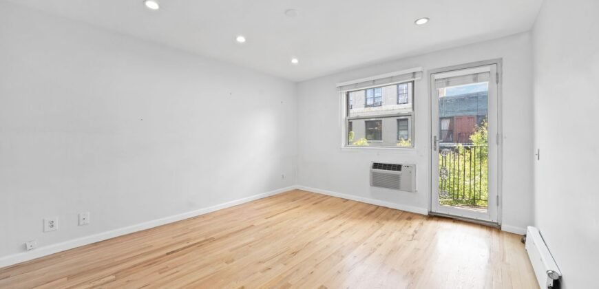 211 Thompson Street, Unit 5L, Greenwich Village, Manhattan, NY 10012