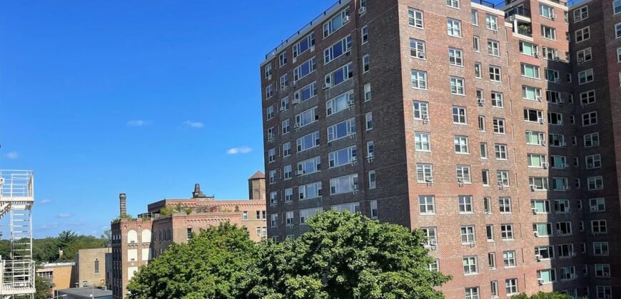 360 Cabrini Boulevard, Unit 7A, Hudson Heights, Manhattan, NY 10040