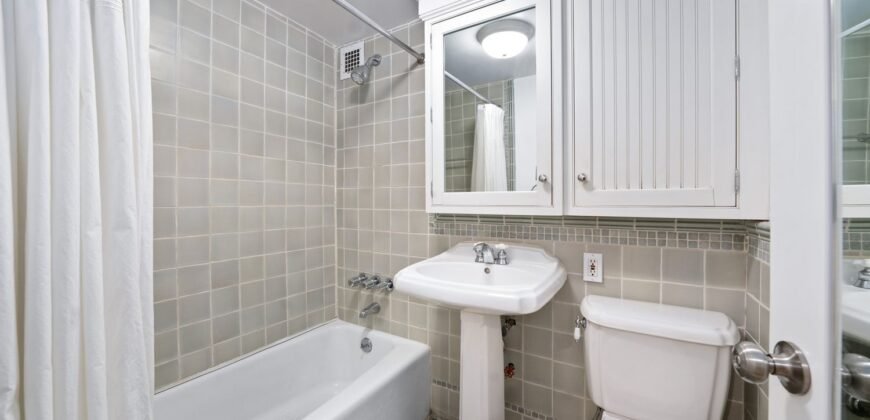 211 Thompson Street, Unit 5L, Greenwich Village, Manhattan, NY 10012