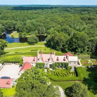 Casa de 8 Quartos à Venda em 1233 Rock Rimmon Rd – Stamford, Connecticut