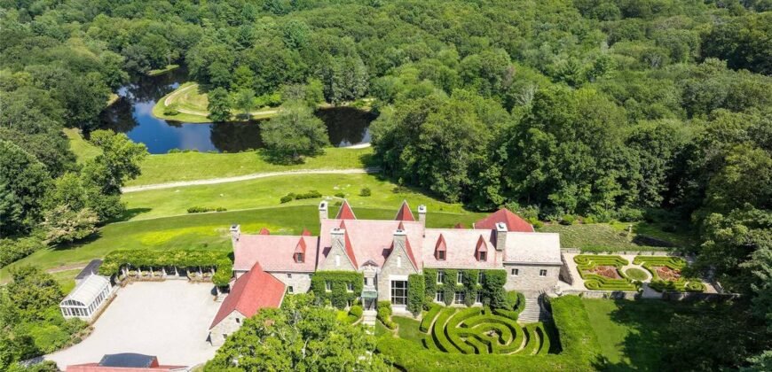 Casa de 8 Quartos à Venda em 1233 Rock Rimmon Rd – Stamford, Connecticut