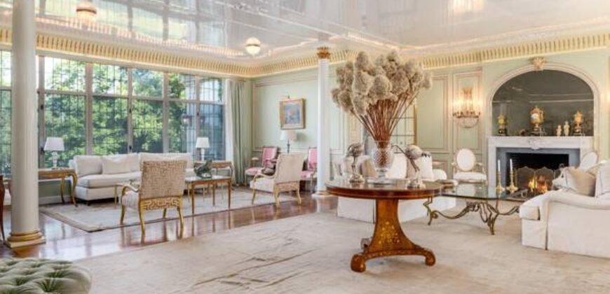 Casa de 8 Quartos à Venda em 1233 Rock Rimmon Rd – Stamford, Connecticut